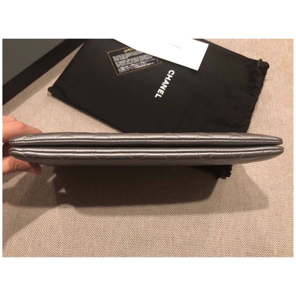 SOLD 2018 Chanel Boy Clutch Caviar SHW - Picture 5 of 8